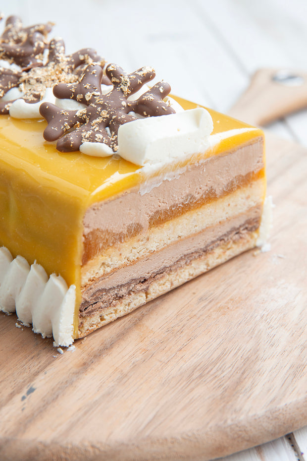 Praline Yule Log (8 to 10 guests)