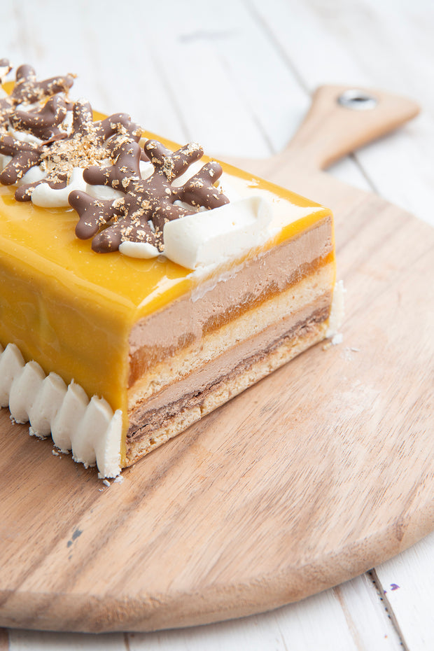 Praline Yule Log (8 to 10 guests)