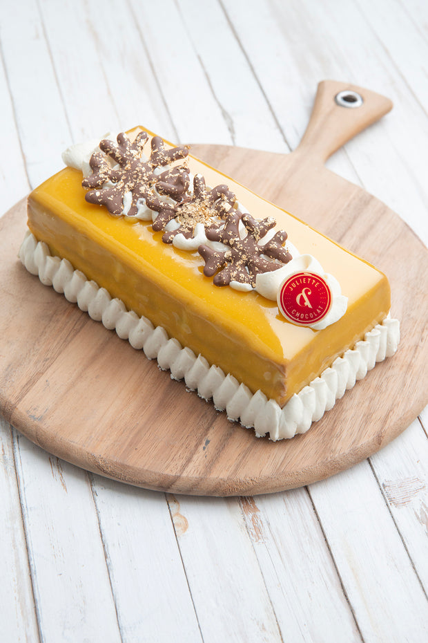 Praline Yule Log (8 to 10 guests)