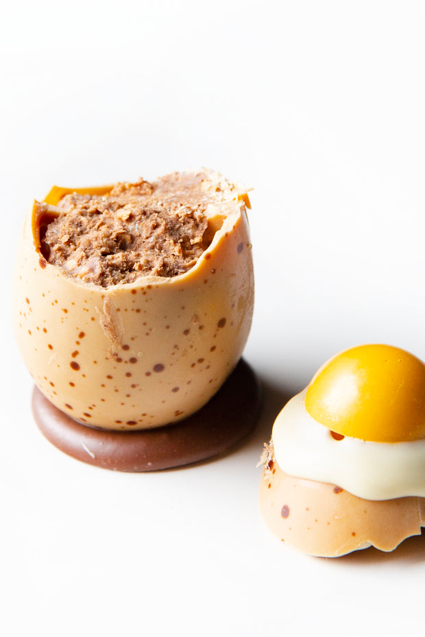 Chocolate soft-boiled egg filled with praline (120g)