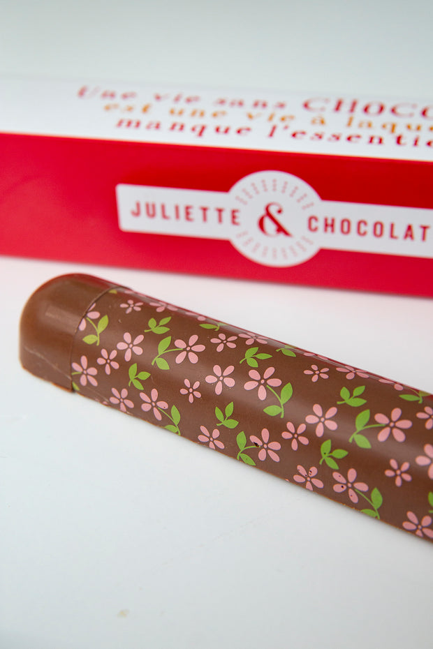 La tablette fourrée fraise, guimauve et biscuit croustillant