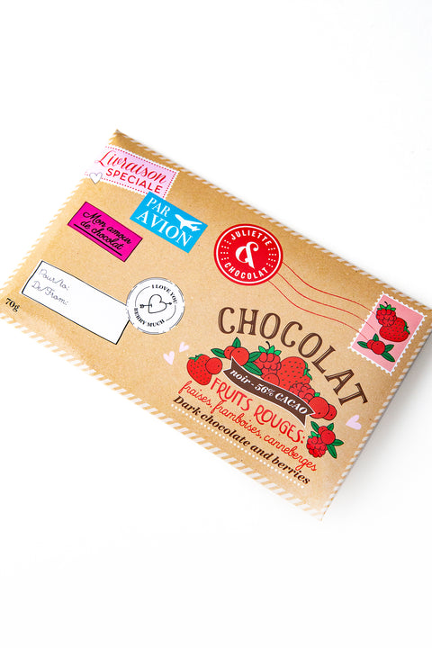 La tablette de chocolat noir aux fruits rouges