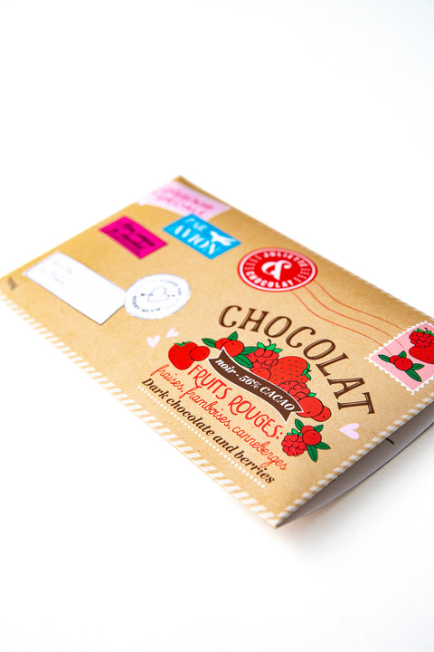 La tablette de chocolat noir aux fruits rouges